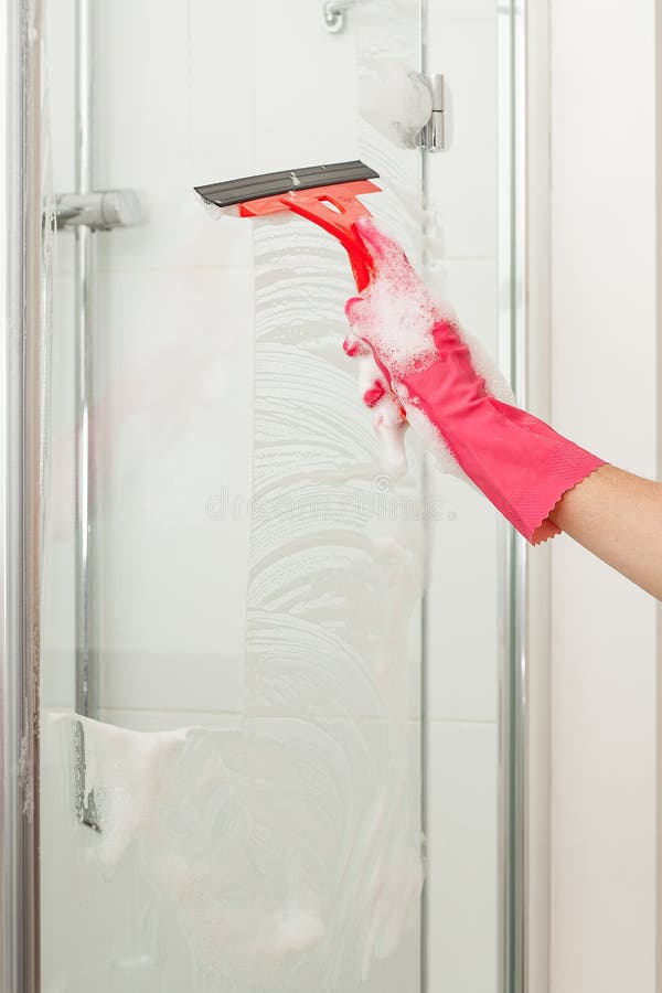 Bouwen op component ader Het Schoonmaken Van Een Douche Met Een Rubberschuiver Stock Afbeelding - Image of dynamisme, netheid: 35445195 Bouwen op component ader Het Schoonmaken Van Een Douche Met Een Rubberschuiver Stock Afbeelding - Image of dynamisme, netheid: 35445195