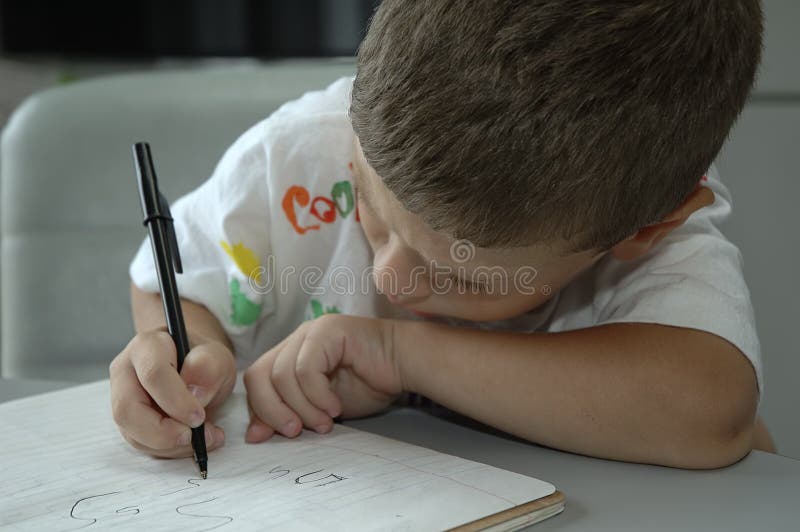Het Schrijven van het kind stock foto Het Schrijven van het kind stock foto