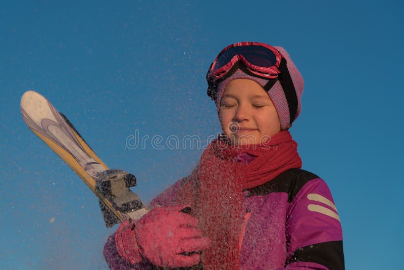 Het ski?en, wintersporten - portret van jonge skiër stock foto Het ski?en, wintersporten - portret van jonge skiër stock foto