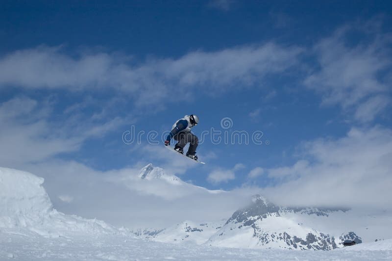 Het springen van Snowboarder