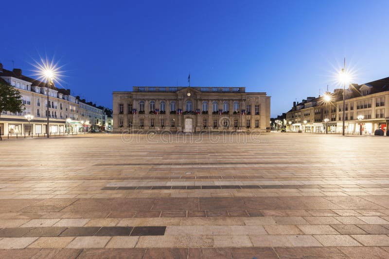 Het Stadhuis van Beauvais bij nacht stock afbeeldingen Het Stadhuis van Beauvais bij nacht stock afbeeldingen