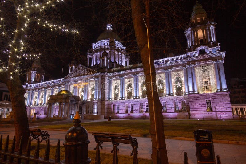 Het Stadhuis van Belfast met Kerstmisdecoratie royalty-vrije stock foto's Het Stadhuis van Belfast met Kerstmisdecoratie royalty-vrije stock foto's