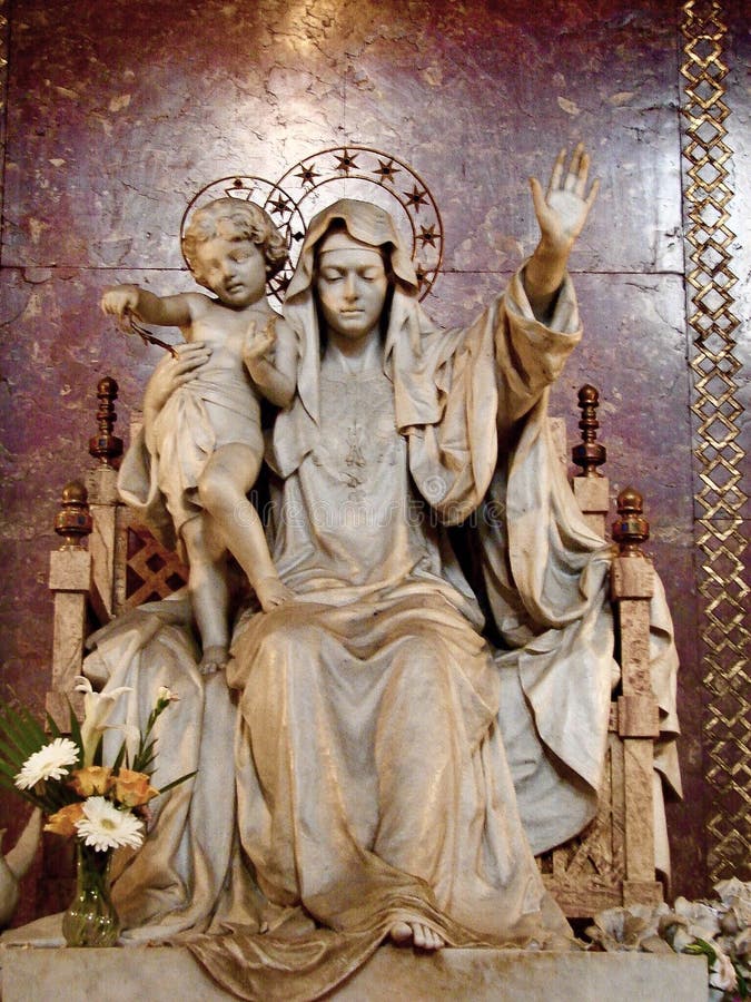 Het standbeeld van averegina pacis bij Basiliekdi Santa Maria Maggiore