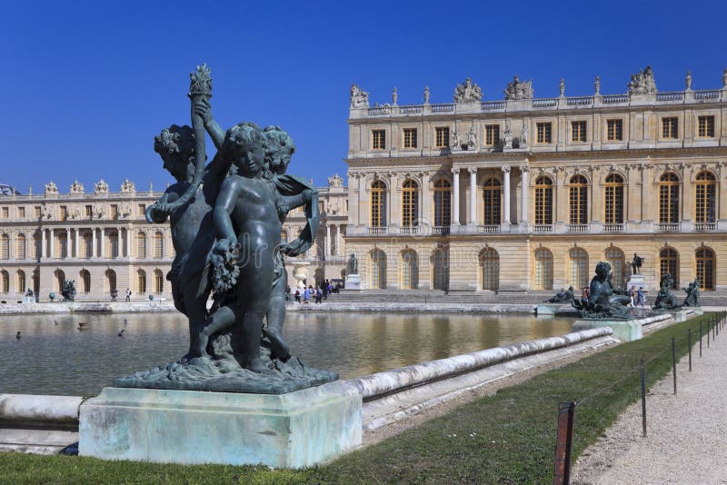 Het standbeeld van het brons in Versailles, Frankrijk