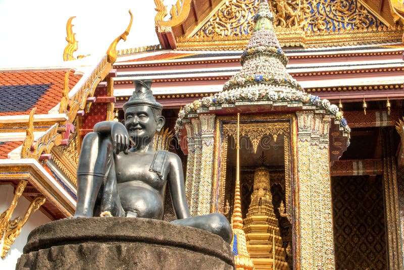 Het standbeeld van het kluizenaarm. d. in Wat Phra Kaew, Tempel van Emerald Buddha, Bangkok, Thailand stock afbeelding Het standbeeld van het kluizenaarm. d. in Wat Phra Kaew, Tempel van Emerald Buddha, Bangkok, Thailand stock afbeelding