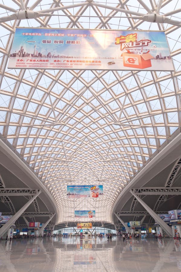 Het Station van het Zuiden van Guangzhou stock afbeeldingen Het Station van het Zuiden van Guangzhou stock afbeeldingen