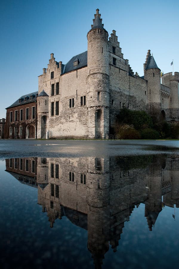 Het Steen and Reflection