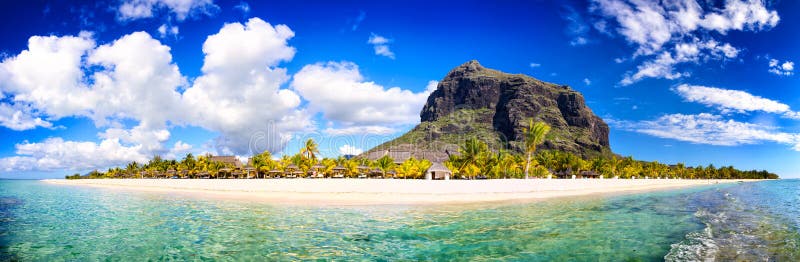 Het strandpanorama van Mauritius