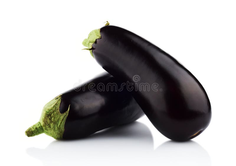 Het studioschot van twee auberginesaubergines isoleerde wit royalty-vrije stock foto's Het studioschot van twee auberginesaubergines isoleerde wit royalty-vrije stock foto's