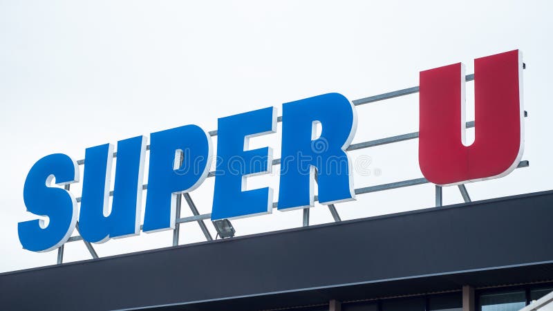 Het super u-teken op opslag voor, Super U is een Franse ketting van supermarkt royalty-vrije stock afbeelding Het super u-teken op opslag voor, Super U is een Franse ketting van supermarkt royalty-vrije stock afbeelding