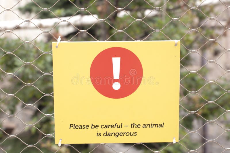 Het teken gevaarlijk dier van het waarschuwingswild stock foto Het teken gevaarlijk dier van het waarschuwingswild stock foto