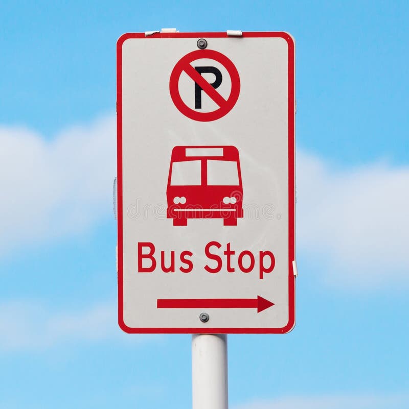 Het teken toont manier aan bushalte en geen parkeerterrein met onscherpe B stock foto Het teken toont manier aan bushalte en geen parkeerterrein met onscherpe B stock foto