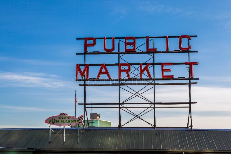 Het teken van de de vissenmarkt van de snoekenplaats in Seattle van de binnenstad stock afbeelding Het teken van de de vissenmarkt van de snoekenplaats in Seattle van de binnenstad stock afbeelding