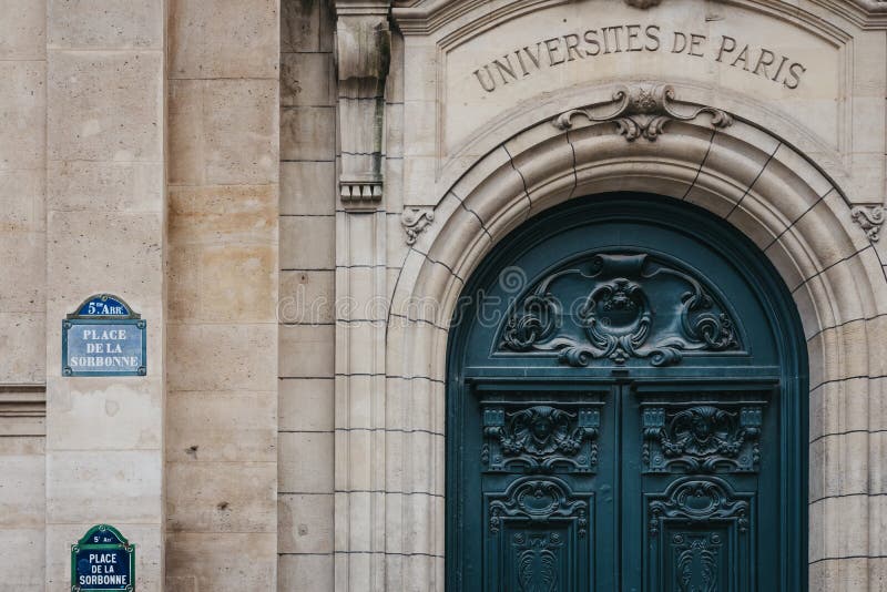 Het teken van de straatnaam op Sorbonne-Universiteit, Parijs, Frankrijk royalty-vrije stock fotografie Het teken van de straatnaam op Sorbonne-Universiteit, Parijs, Frankrijk royalty-vrije stock fotografie