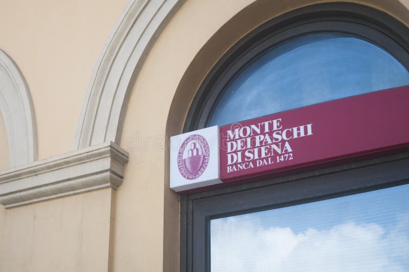 Het teken van Monte-dei Paschi di Siena, één van de oudste banken in de wereld stock fotografie Het teken van Monte-dei Paschi di Siena, één van de oudste banken in de wereld stock fotografie