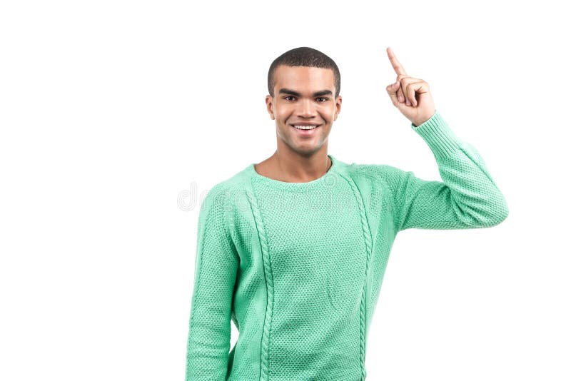 Het toevallige jonge Afrikaanse mens stellen voor camera stock foto Het toevallige jonge Afrikaanse mens stellen voor camera stock foto