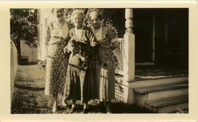 Het uitstekende Portret van Zusters stock foto's Het uitstekende Portret van Zusters stock foto's