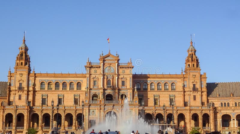 Het verbazingwekkende Spaanse plein, Plaza de Espana en Sevilla stock fotografie Het verbazingwekkende Spaanse plein, Plaza de Espana en Sevilla stock fotografie