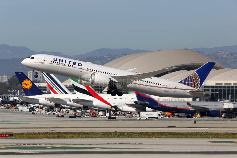 Het vliegtuig Internationaal Los Angeles van United Airlines Boeing 787-9 royalty-vrije stock foto's Het vliegtuig Internationaal Los Angeles van United Airlines Boeing 787-9 royalty-vrije stock foto's