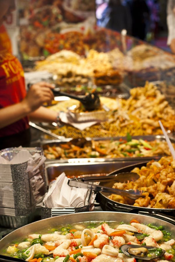 Het voedsel van de straat: Indisch keuken kruidig buffet royalty-vrije stock foto's Het voedsel van de straat: Indisch keuken kruidig buffet royalty-vrije stock foto's