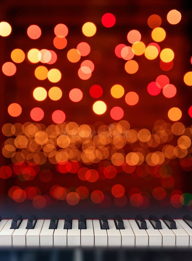 Het vooraanzicht van het pianotoetsenbord over lichten bokeh achtergrond royalty-vrije stock fotografie Het vooraanzicht van het pianotoetsenbord over lichten bokeh achtergrond royalty-vrije stock fotografie