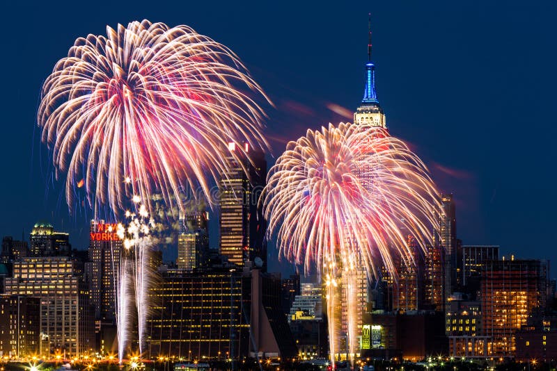 Het vuurwerk van de onafhankelijkheidsdag stock foto Het vuurwerk van de onafhankelijkheidsdag stock foto