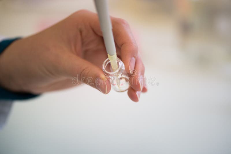 Het werk in laboratorium stock afbeelding Het werk in laboratorium stock afbeelding