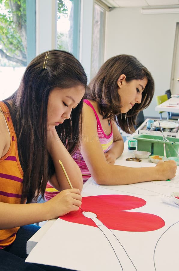 Het Werken van de Studenten van de kunst royalty-vrije stock afbeeldingen Het Werken van de Studenten van de kunst royalty-vrije stock afbeeldingen