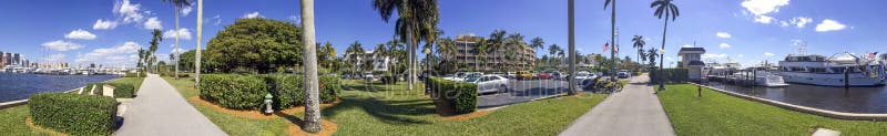 HET WESTENPalm Beach, FL - FEBRUARI 2016: Toeristen langs stadsrivier stock foto's HET WESTENPalm Beach, FL - FEBRUARI 2016: Toeristen langs stadsrivier stock foto's