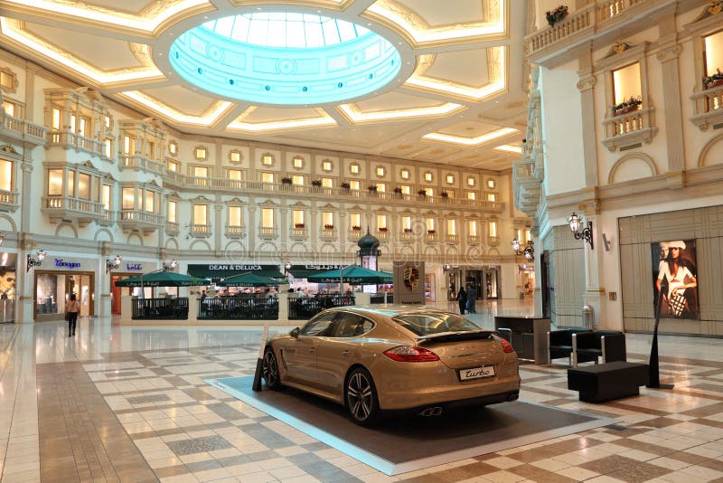 Het Winkelcentrum van de Wandelgalerij van Villaggio, Doha royalty-vrije stock afbeelding Het Winkelcentrum van de Wandelgalerij van Villaggio, Doha royalty-vrije stock afbeelding