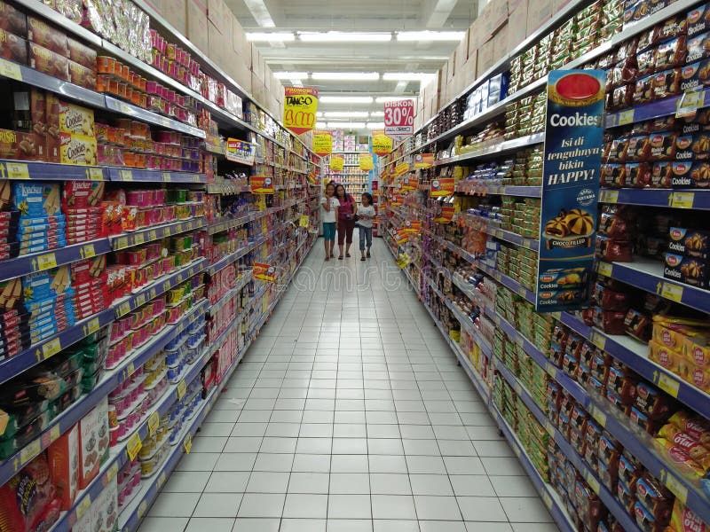 Het winkelen bij de supermarkt royalty-vrije stock afbeelding Het winkelen bij de supermarkt royalty-vrije stock afbeelding