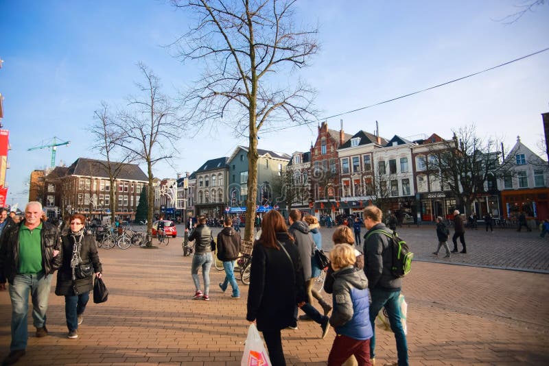 Het winkelen plein van de stad van Groningen op Kerstmisvakantie royalty-vrije stock afbeelding Het winkelen plein van de stad van Groningen op Kerstmisvakantie royalty-vrije stock afbeelding