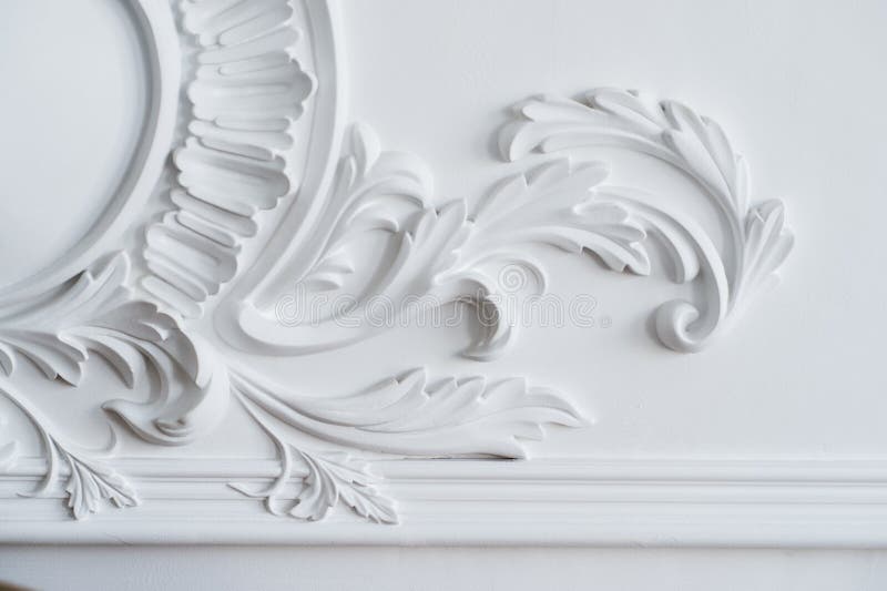 Het witte muur vormen met geometrische vorm en verdwijnend punt Het ontwerp bas-hulp van de luxe witte muur met gipspleisterafgie stock foto's Het witte muur vormen met geometrische vorm en verdwijnend punt Het ontwerp bas-hulp van de luxe witte muur met gipspleisterafgie stock foto's