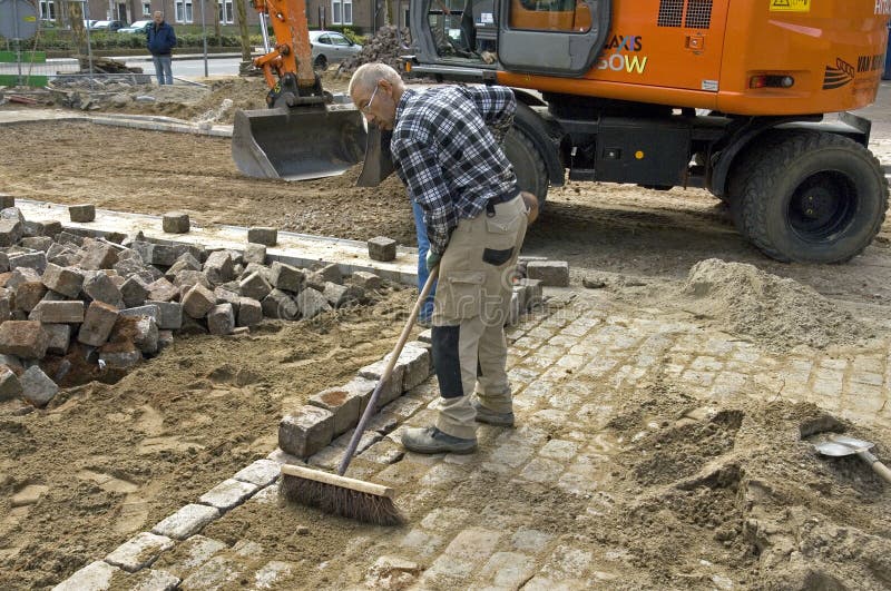 Het zand van stratemakerbereik tussen keien stock foto's Het zand van stratemakerbereik tussen keien stock foto's