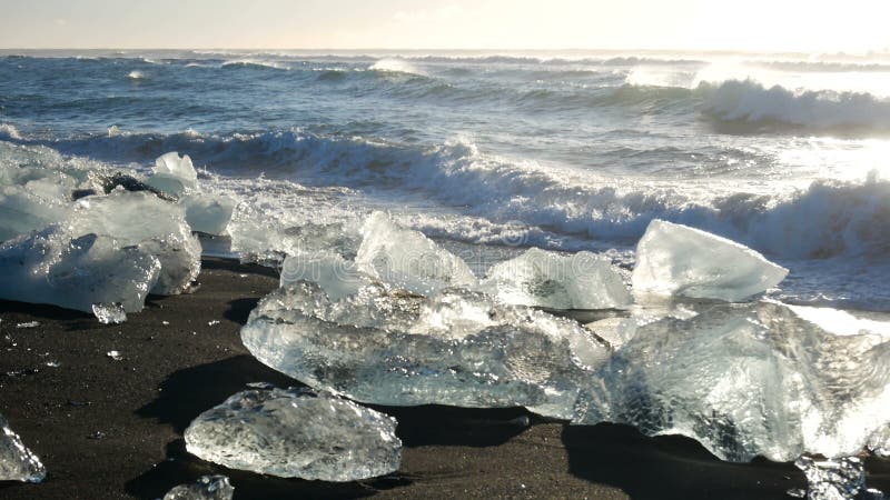 Het zwarte strand van de ijsgletsjer