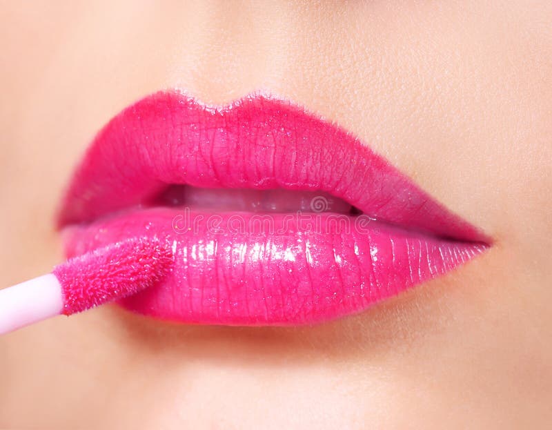 Hete Roze Lippenstift. Lipgloss bij Sexy Lippen en de Borstel