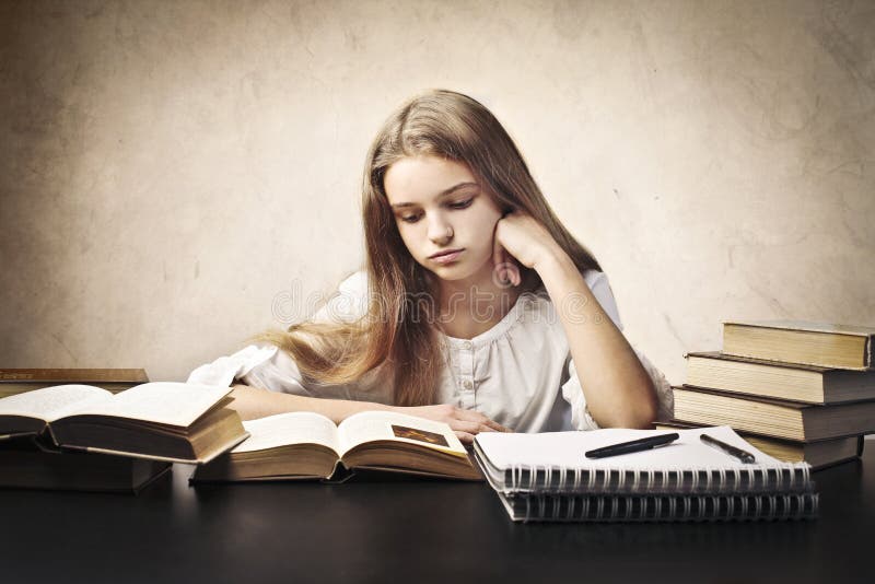 Heure ennuyeuse d'étude image libre de droits Heure ennuyeuse d'étude image libre de droits