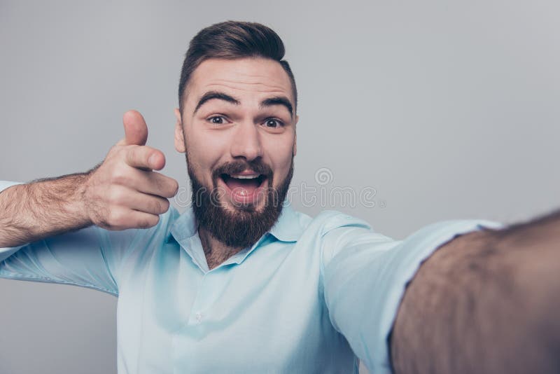 Hey là di come siete su ritratto vicino della foto dello studio confidi fotografia stock libera da diritti Hey là di come siete su ritratto vicino della foto dello studio confidi fotografia stock libera da diritti