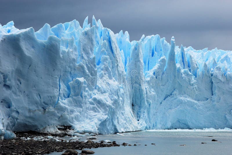 Hielo glacial Perito Moreno Glacier visto de Argentino Lake - la Argentina