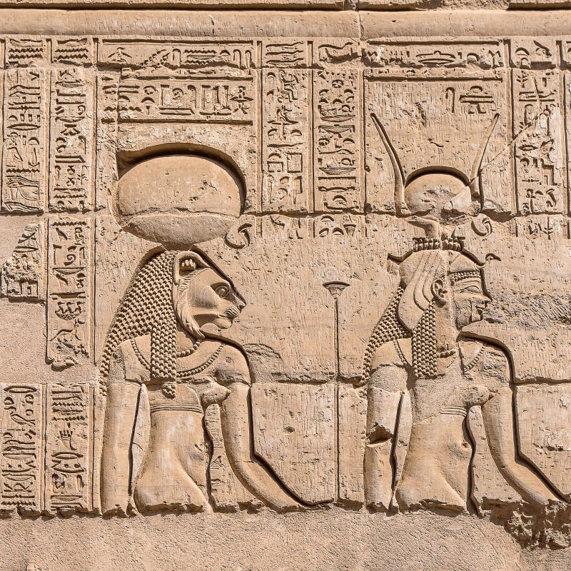 Hieroglyf på den forntida templet i Kom Ombo royaltyfria foton Hieroglyf på den forntida templet i Kom Ombo royaltyfria foton