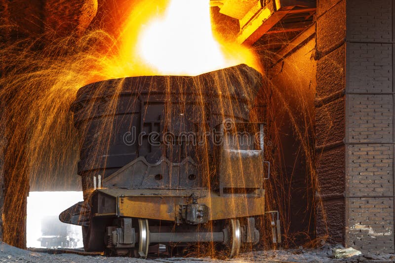 Vertido De Metal Fundido De Hierro Líquido De Fundición De Fundición De