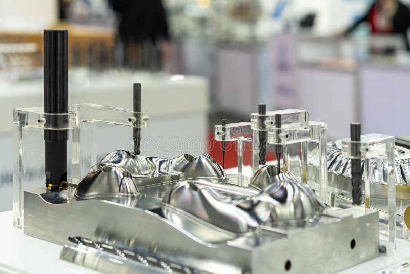 Wet Carbide Mill and Collet Chuck in Vertical Cnc Milling Machine with