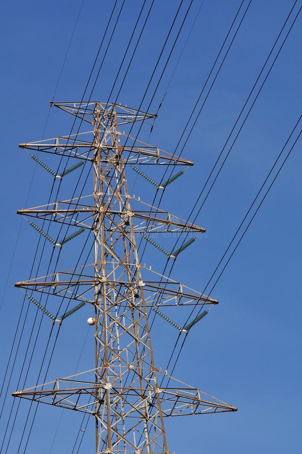 High-power transmissie van de torenmacht stock afbeelding High-power transmissie van de torenmacht stock afbeelding