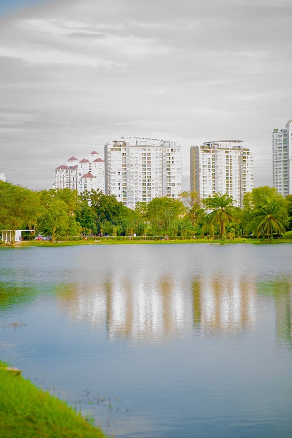 Pros & Cons of Living in a High Rise Apartment | Redfin