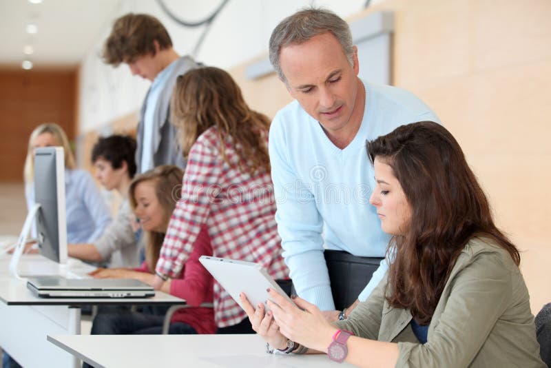 High-schoolers in computer training