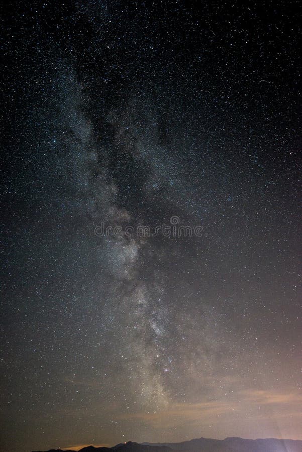 Národný park Vysoké Tatry. Hora na Slovensku. Obrázok obsahuje šum v dôsledku vysokého ISO a selektívneho zaostrenia. Nočná obloha. m