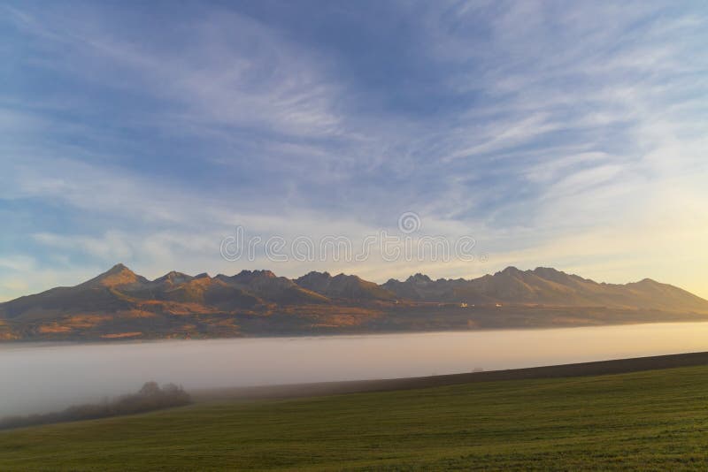 Vysoké Tatry při východu slunce v podzimním čase, Slovensko