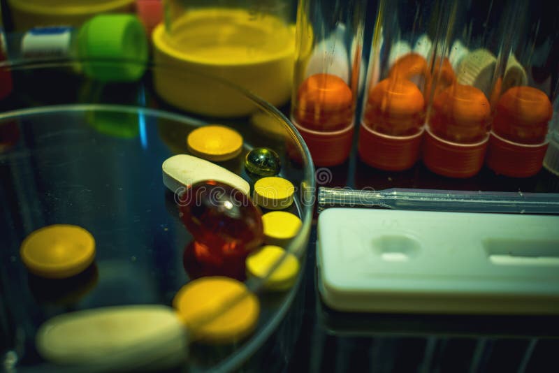 High-tech die laboratoriummateriaal in de bemestingsprocédé Bemesting in vitro van het de procedurelaboratorium van de eiherwinni stock afbeeldingen