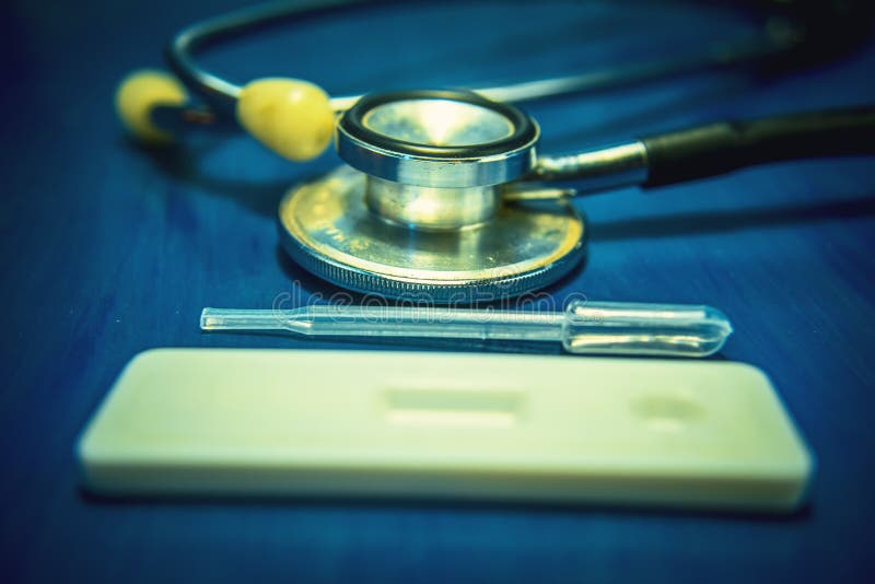 High-tech die laboratoriummateriaal in de bemestingsprocédé Bemesting in vitro van het de procedurelaboratorium van de eiherwinni royalty-vrije stock fotografie