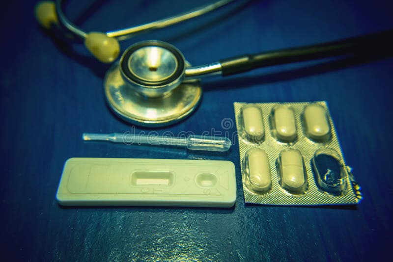 High-tech die laboratoriummateriaal in de bemestingsprocédé Bemesting in vitro van het de procedurelaboratorium van de eiherwinni stock fotografie